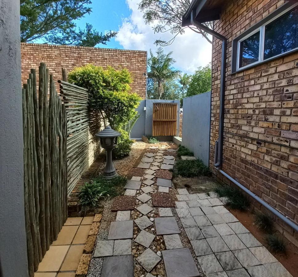 Kruger'S Guest House White River Exterior foto